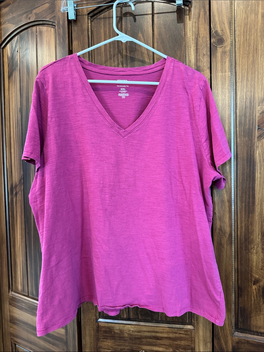 Sonoma V-Neck Short Sleeve Tee in Fuchsia